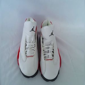 Man's basketball shoe